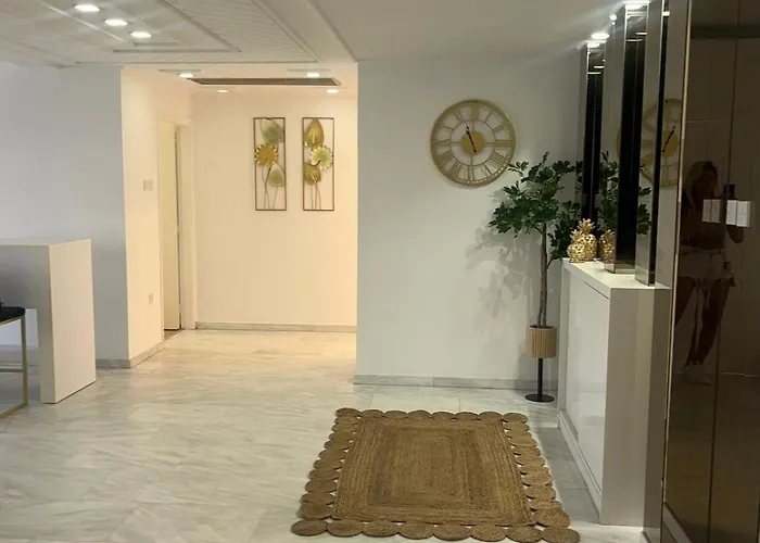 Lazuli Skyline & Sea View Penthouse * ラルナカ