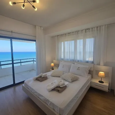 Lazuli Skyline & Sea View Penthouse לרנקה