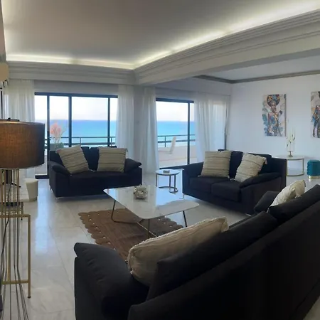 Lazuli Skyline & Sea View Penthouse דירה לרנקה