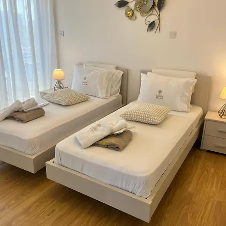 Lazuli Skyline & Sea View Penthouse דירה